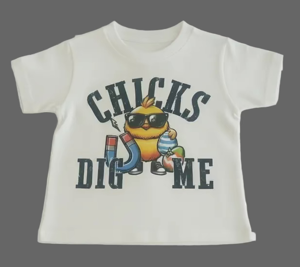 “Chicks Dig Me” Print Toddler Boys T-Shirt